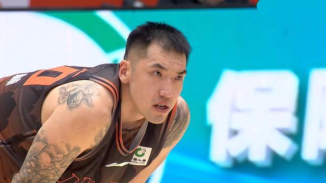 世界杯分组抽签-高诗岩单节15分,山东男篮4连胜紧追前4 18岁射手成奇兵 砍下11分